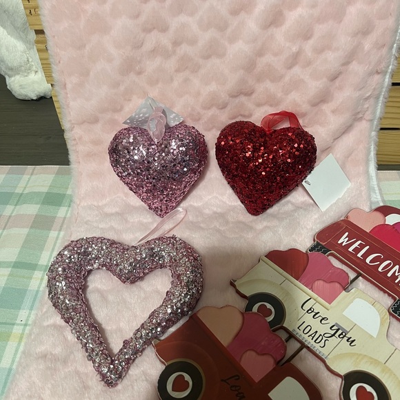 New Assorted Valentines Day Decorations - Picture 5 of 6